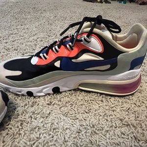 Nike React 270